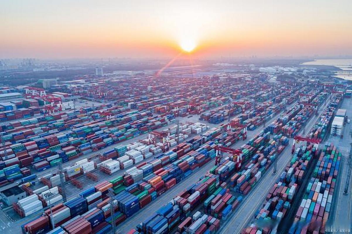 內(nèi)貿(mào)水運集裝箱運輸與貨運代理整柜服務(wù)的綜合指南